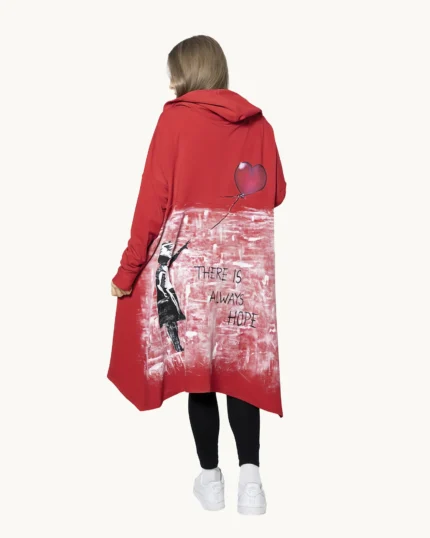 Ręcznie malowana bluza z kapturem oversize w kolorze czerwonym - widok od tyłu na wzór Banksy "There is always hope".
