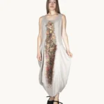Lniana sukienka maxi oversize z ręcznie malowanym abstrakcyjnym wzorem Naturalnie Podlasek, widok z przodu