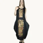 Czarna lniana sukienka maxi oversize z ręcznie malowanym abstrakcyjnym wzorem, uszyta przez Naturalnie Podlasek, widok z przodu